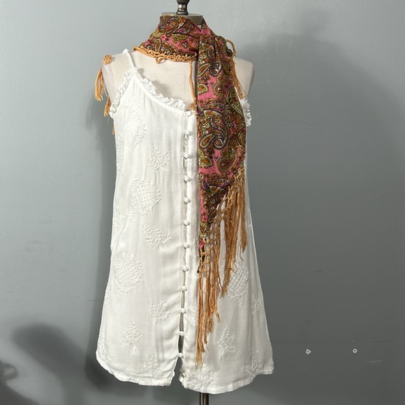 Gianni Bini White Rustic Cottage Embroidered White Dress with cloth buttons Sz M - Picture 4 of 17